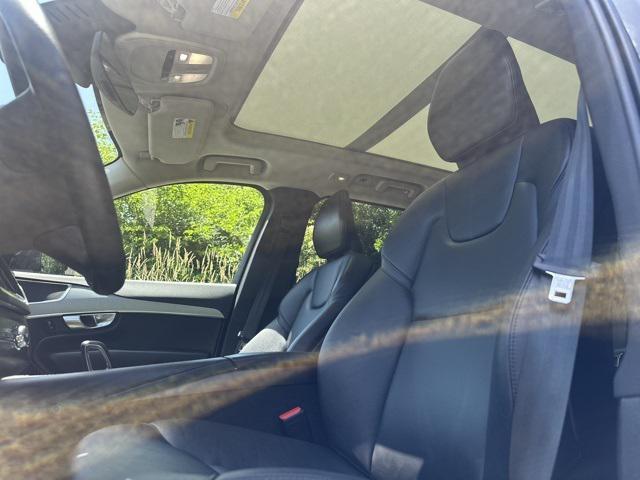 Photo of 2024 Onyx Black Metallic Volvo XC90