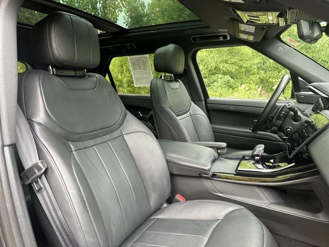 Photo of 2024 Gray Land Rover Range Rover Sport