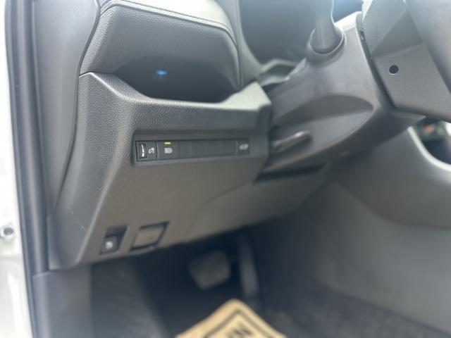 Photo of 2024 White Toyota RAV4 Hybrid