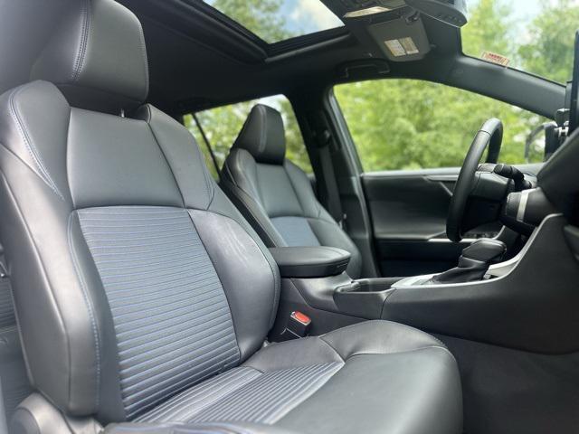 Photo of 2024 White Toyota RAV4 Hybrid