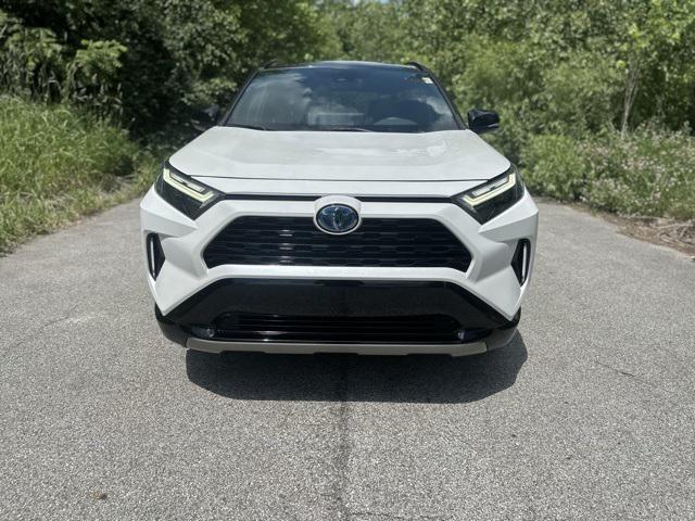 Photo of 2024 White Toyota RAV4 Hybrid