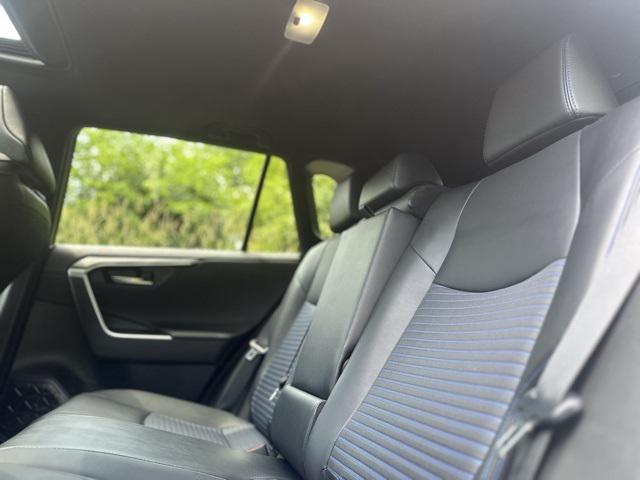 Photo of 2024 White Toyota RAV4 Hybrid