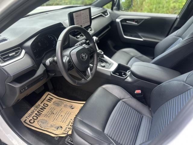 Photo of 2024 White Toyota RAV4 Hybrid