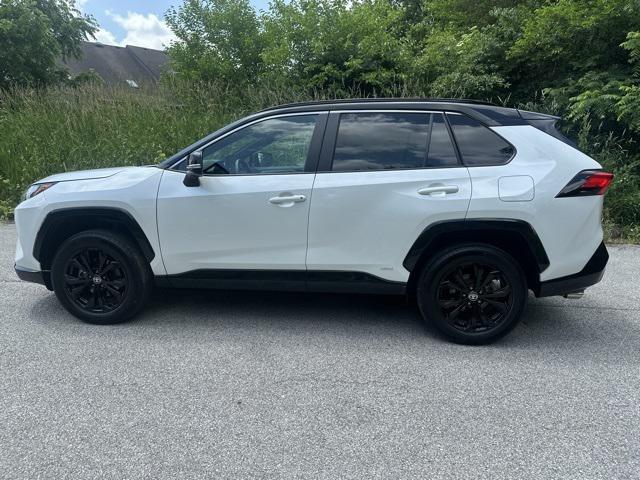 Photo of 2024 White Toyota RAV4 Hybrid