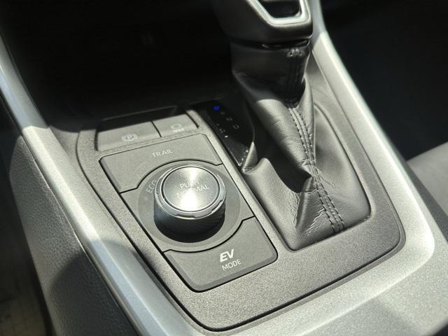 Photo of 2024 White Toyota RAV4 Hybrid