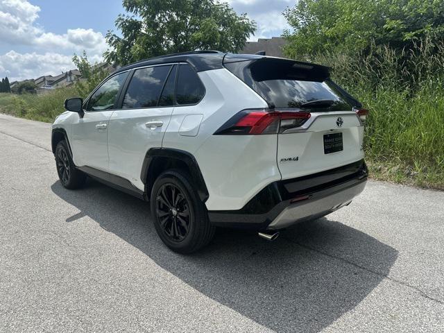 Photo of 2024 White Toyota RAV4 Hybrid
