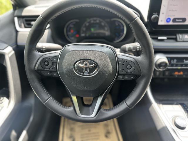 Photo of 2024 White Toyota RAV4 Hybrid