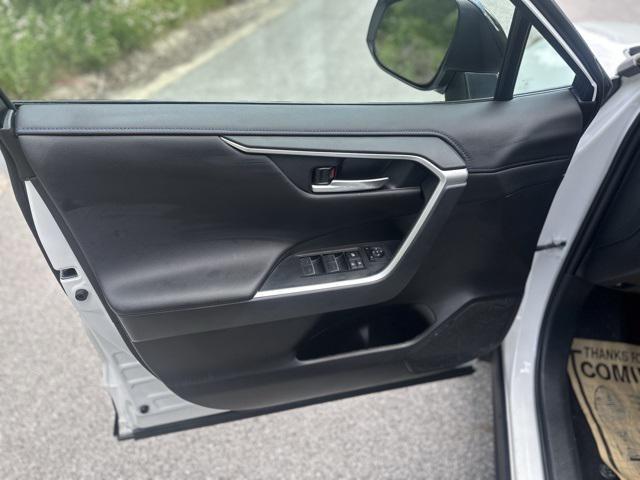 Photo of 2024 White Toyota RAV4 Hybrid