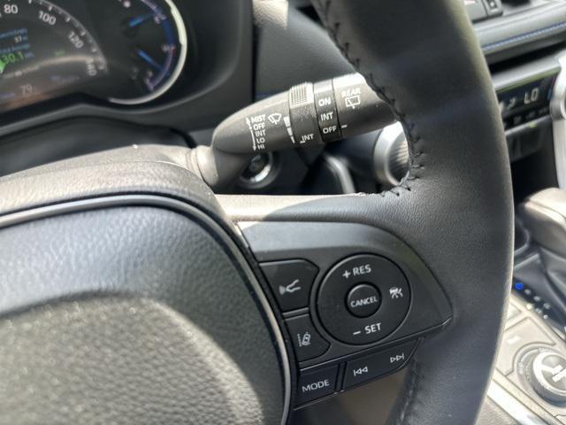 Photo of 2024 White Toyota RAV4 Hybrid