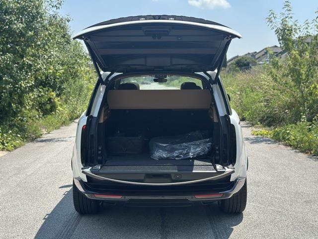 Photo of 2025 White Land Rover Range Rover