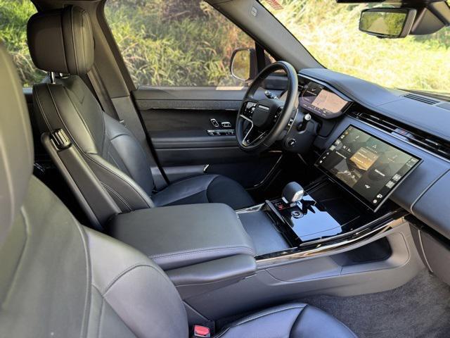 Photo of 2025 Santorini Black Metallic Land Rover Range Rover Sport