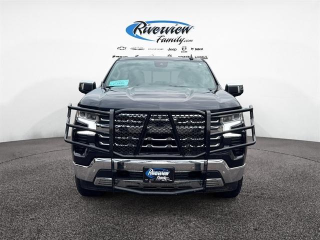 Photo of 2022 Black Chevrolet Silverado 1500