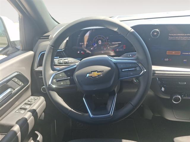 Photo of 2025 WHITE Chevrolet Suburban