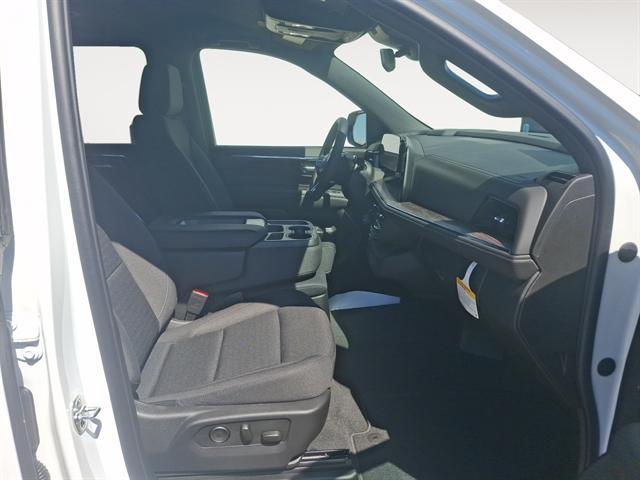 Photo of 2025 WHITE Chevrolet Suburban