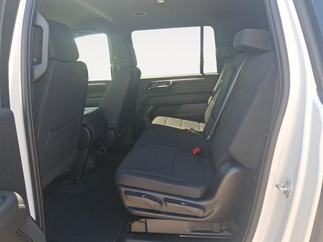 Photo of 2025 WHITE Chevrolet Suburban