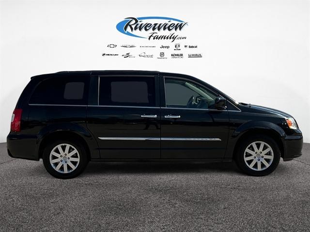 Photo of 2015 BLACK Chrysler Town & Country
