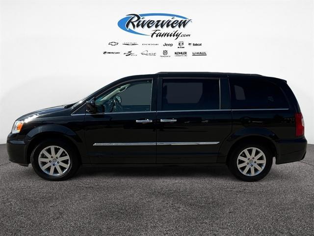 Photo of 2015 BLACK Chrysler Town & Country