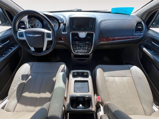 Photo of 2015 BLACK Chrysler Town & Country