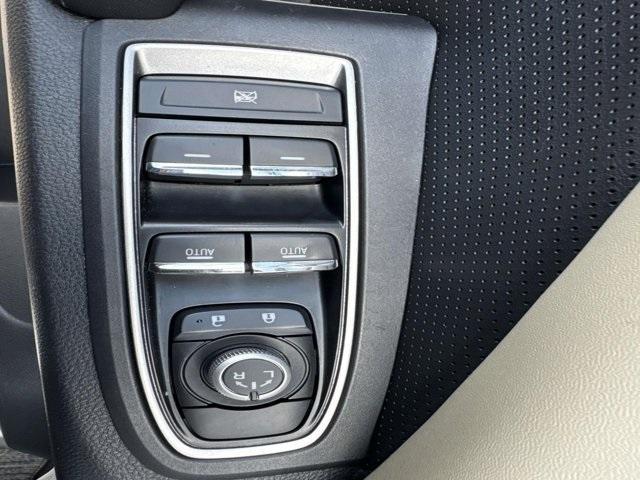 Photo of 2022 Ice Silver Metallic Subaru Ascent