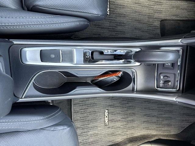 Photo of 2022 Ice Silver Metallic Subaru Ascent
