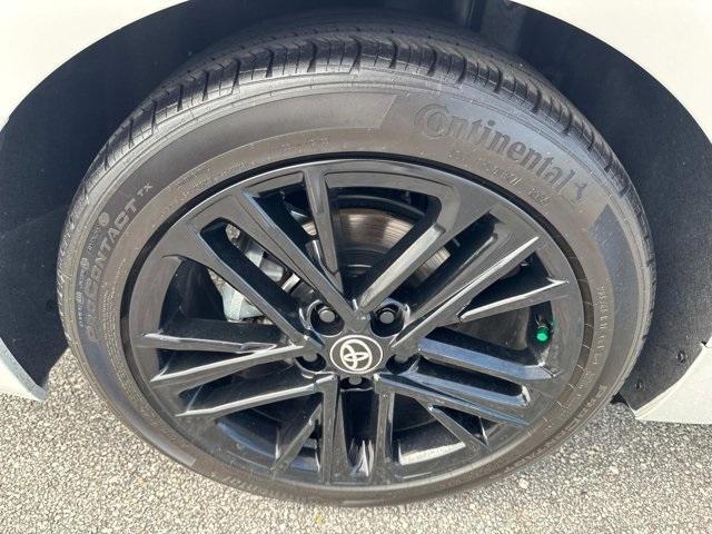 Photo of 2025 Wind Chill Pearl / Midnight Black Metallic Toyota Camry