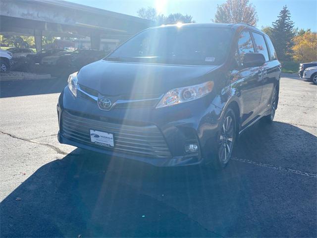 Photo of 2019 Parisian Night Pearl Toyota Sienna