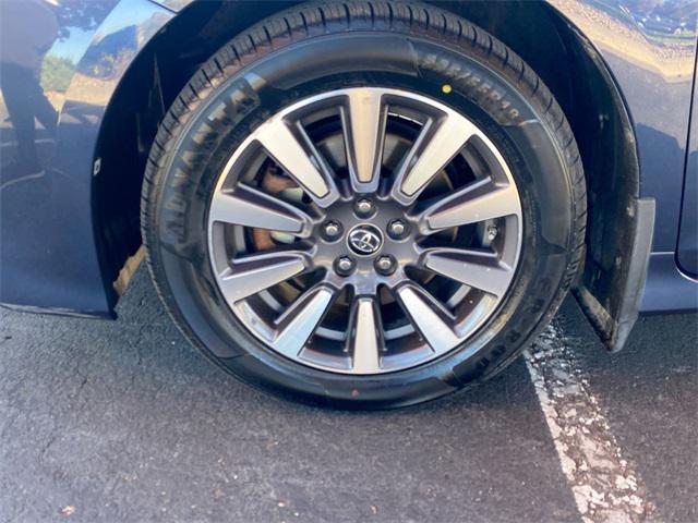 Photo of 2019 Parisian Night Pearl Toyota Sienna