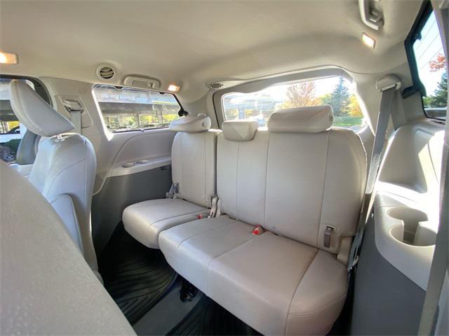 Photo of 2019 Parisian Night Pearl Toyota Sienna