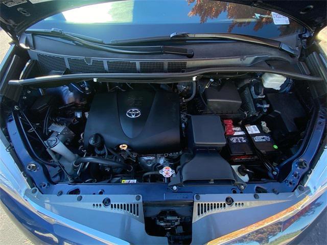 Photo of 2019 Parisian Night Pearl Toyota Sienna
