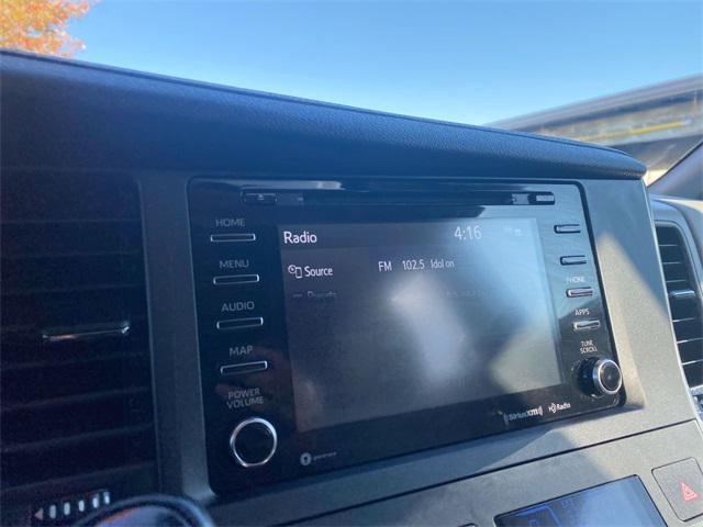 Photo of 2019 Parisian Night Pearl Toyota Sienna