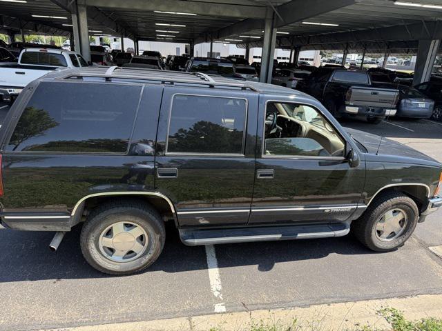 Photo of 1999 Onyx Black Chevrolet Tahoe
