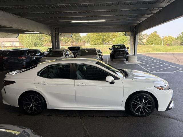 Photo of 2023 Ice Cap Toyota Camry