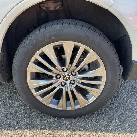 Photo of 2023 Wind Chill Pearl Toyota Venza