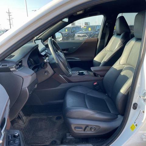 Photo of 2023 Wind Chill Pearl Toyota Venza