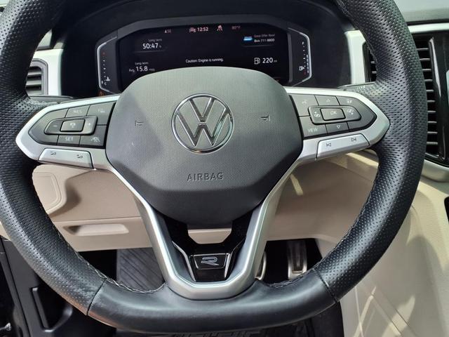 Photo of 2022 Deep Black Pearl Volkswagen Atlas