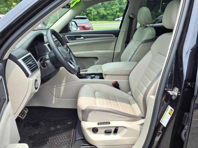 Photo of 2022 Deep Black Pearl Volkswagen Atlas