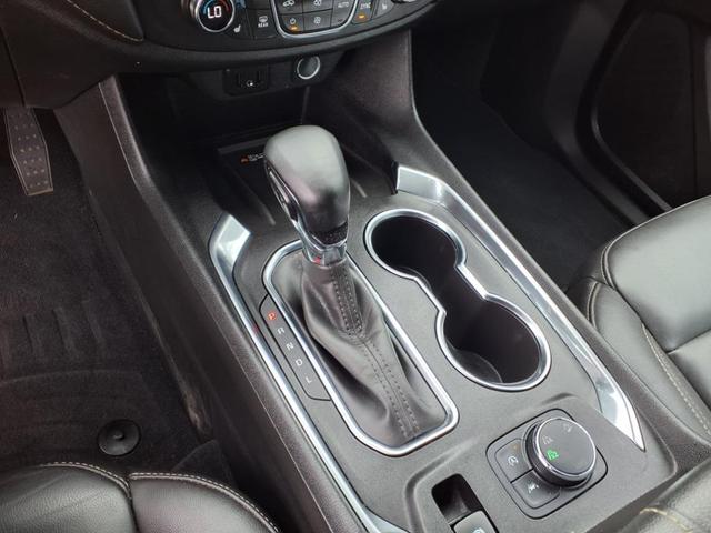 Photo of 2023 Silver Sage Metallic Chevrolet Traverse