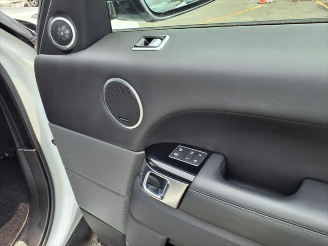 Photo of 2018 White Land Rover Range Rover Sport