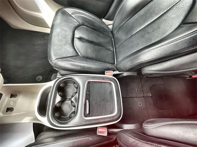 Photo of 2022 Granite Crystal Metallic Clearcoat Chrysler Pacifica