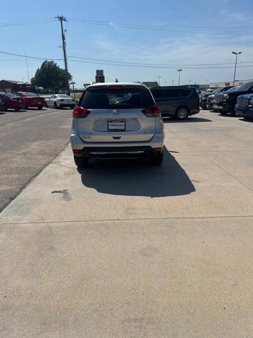 Photo of 2017 Brilliant Silver Nissan Rogue