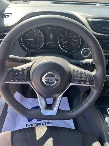 Photo of 2017 Brilliant Silver Nissan Rogue