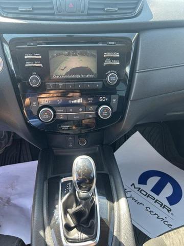 Photo of 2017 Brilliant Silver Nissan Rogue