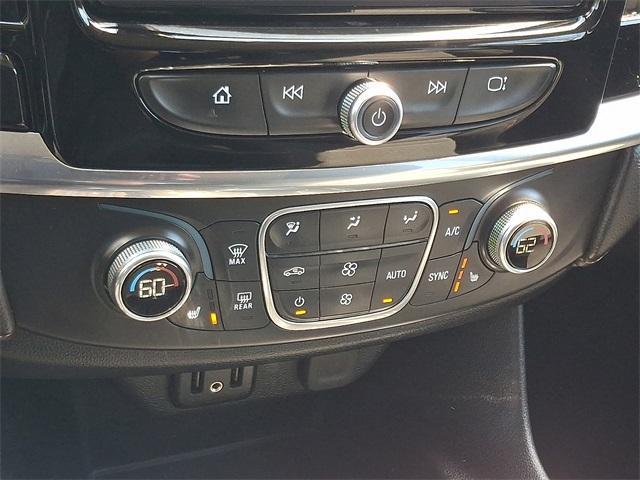 Photo of 2019 Summit White Chevrolet Traverse