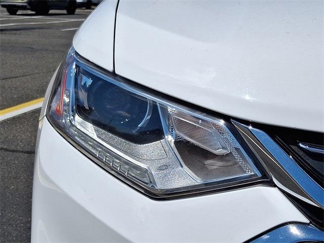 Photo of 2019 Summit White Chevrolet Traverse