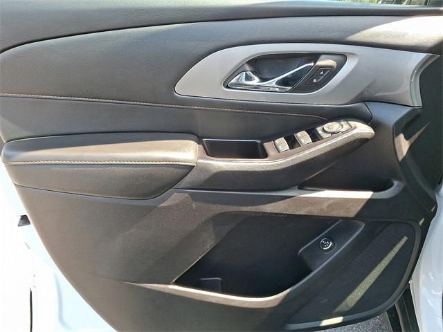 Photo of 2019 Summit White Chevrolet Traverse