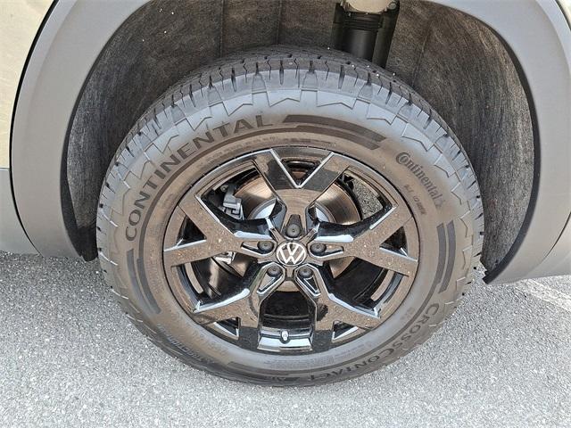 Photo of 2025 Avocado Green Pearl Volkswagen Atlas