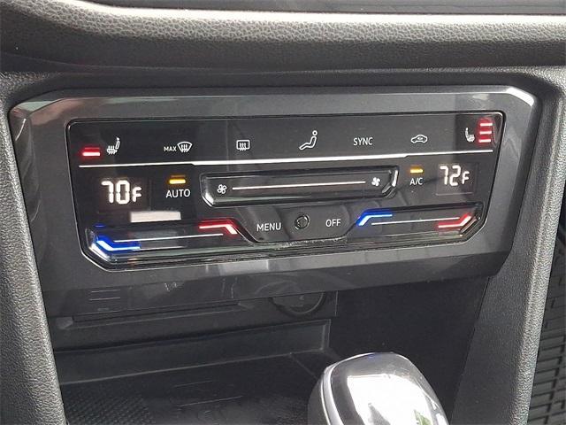 Photo of 2022 Deep Black Pearl Effect Volkswagen Tiguan