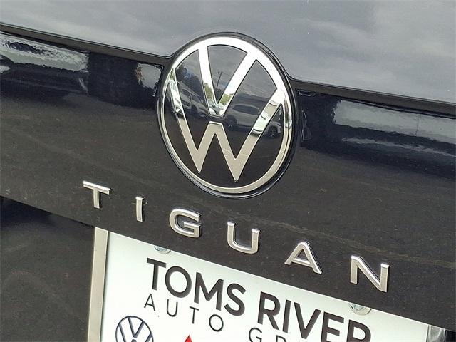 Photo of 2022 Deep Black Pearl Effect Volkswagen Tiguan