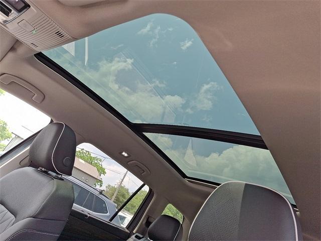 Photo of 2025 Pure Gray Volkswagen Atlas
