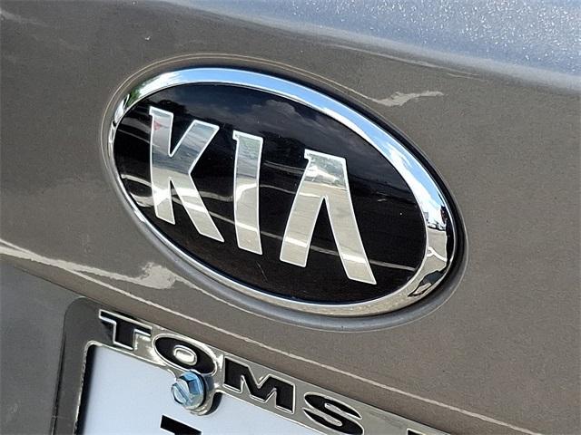 Photo of 2017 Titanium Silver Kia Optima